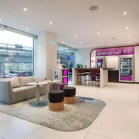 Yotel 4*