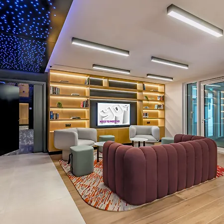 Yotel Hotel 4*