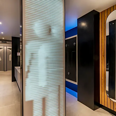 Hotel Yotel 4*